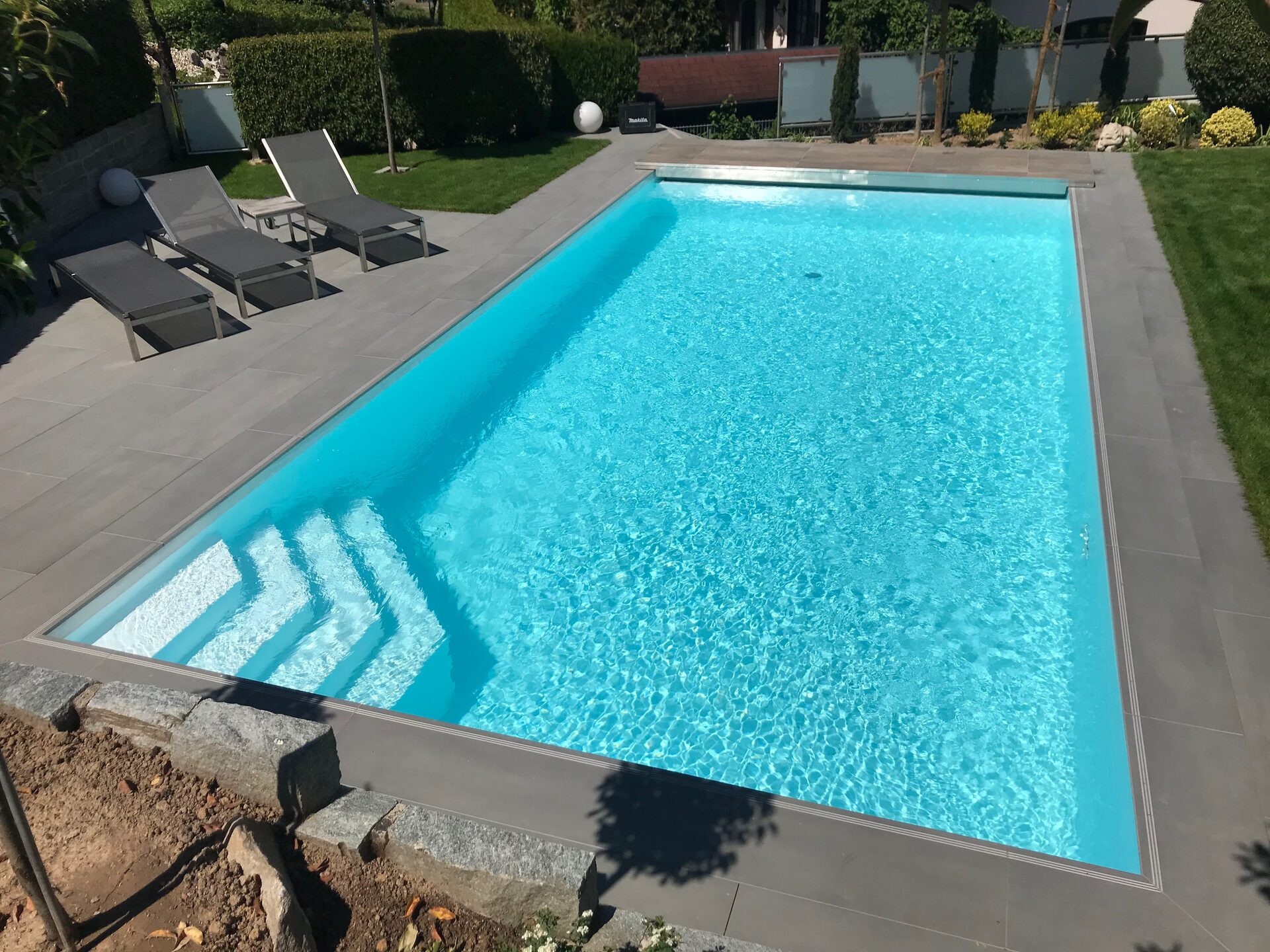 Poolsanierung Luxus-Sanierung mit Podest in Offenburg